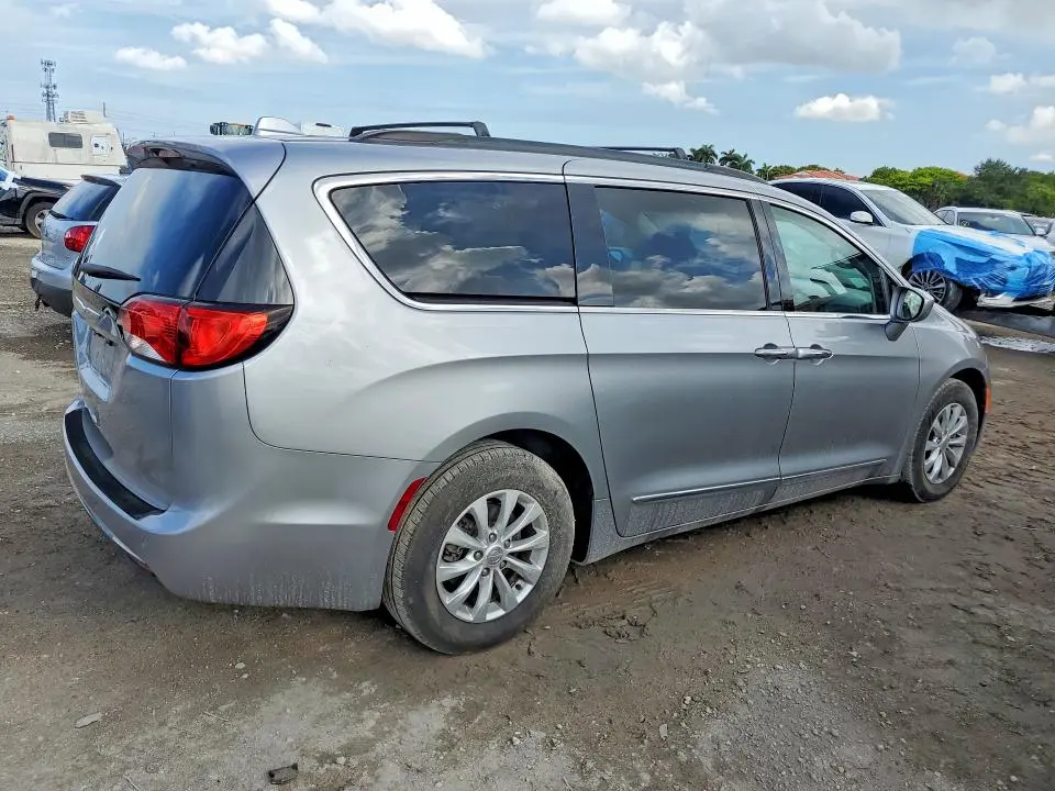 2017 CHRYSLER PACIFICA TOURING L  