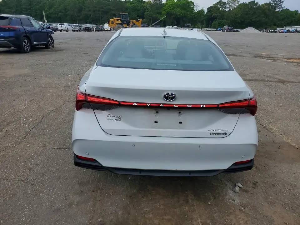 2022 TOYOTA AVALON LIMITED  