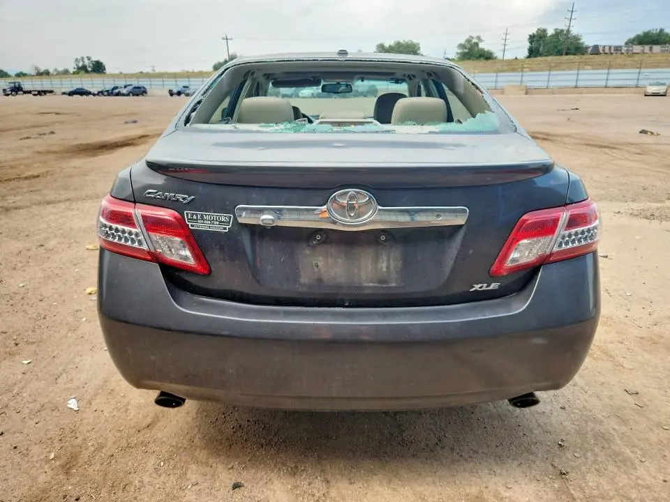 2011 TOYOTA CAMRY XLE V6  