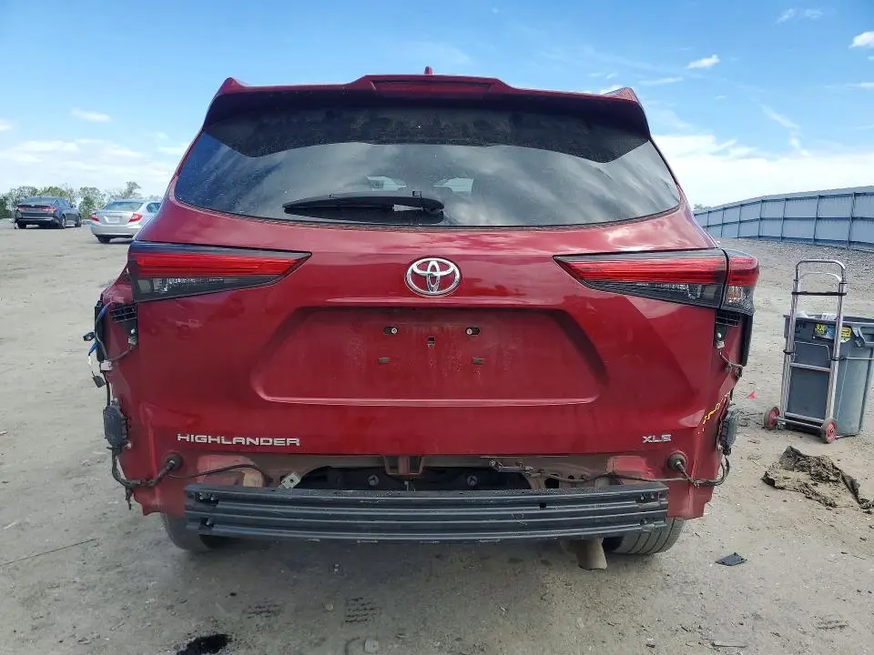 2023 TOYOTA HIGHLANDER XLE  