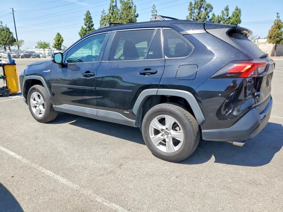 2021 TOYOTA RAV4 LE  