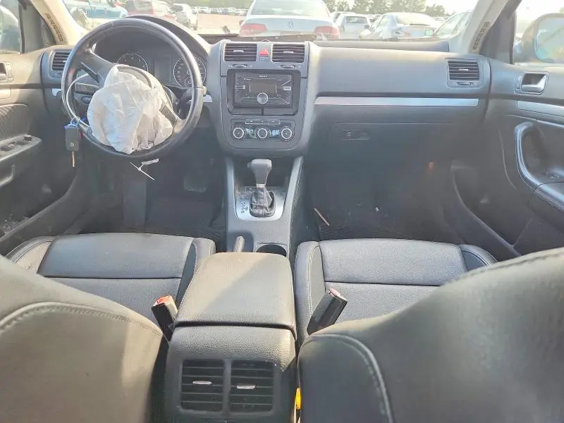 2010 VOLKSWAGEN JETTA SE  