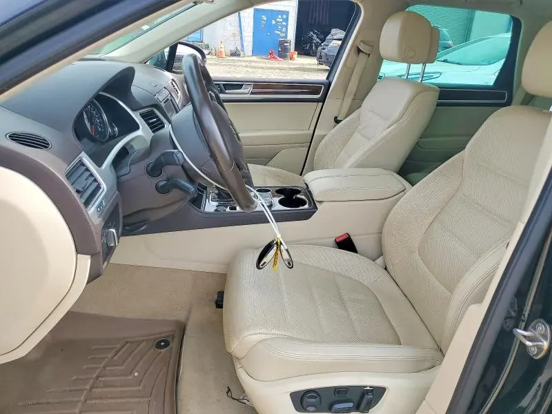 2016 VOLKSWAGEN TOUAREG SPORT  