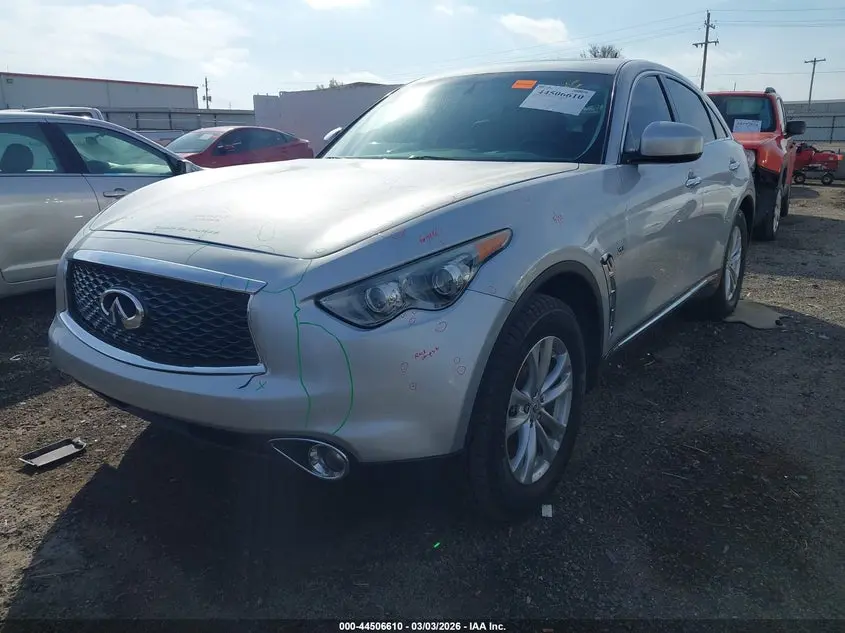 2017 INFINITI QX70  