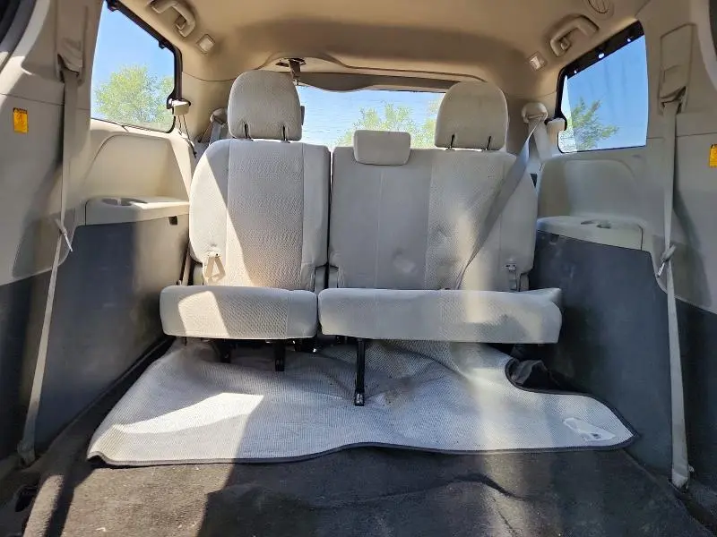 2012 TOYOTA SIENNA LE  