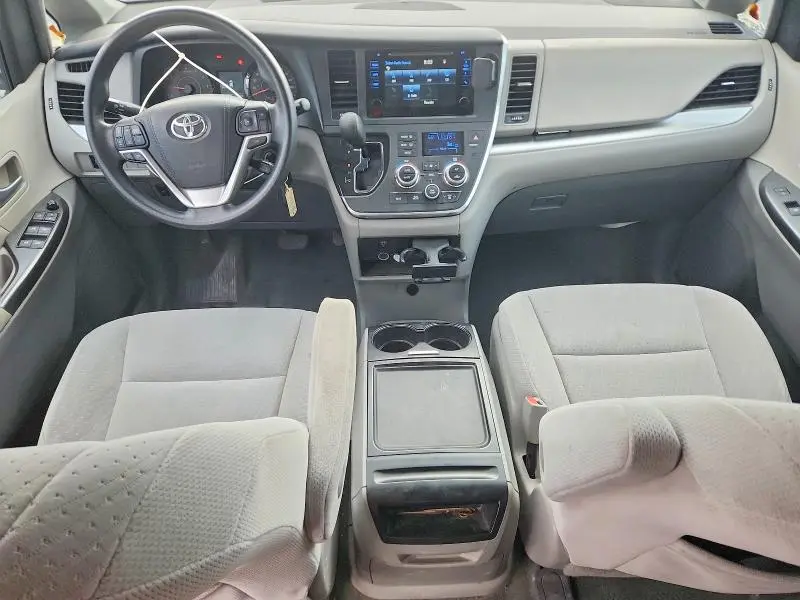 2015 TOYOTA SIENNA LE  