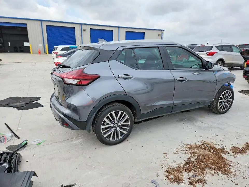 2021 NISSAN KICKS SV  
