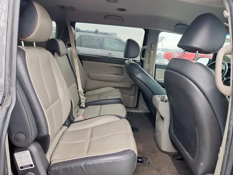 2018 KIA SEDONA LX  
