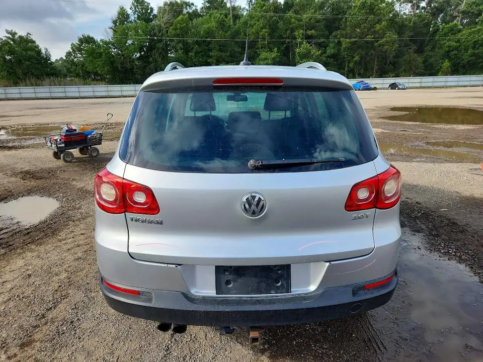 2011 VOLKSWAGEN TIGUAN S  