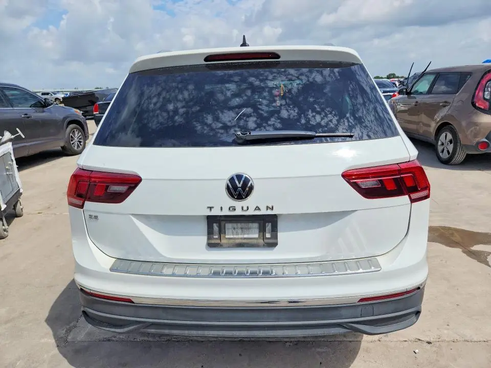 2022 VOLKSWAGEN TIGUAN SE  