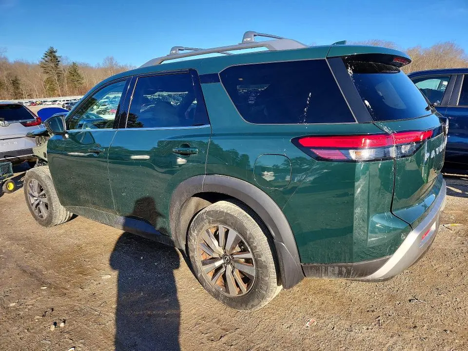 2022 NISSAN PATHFINDER SL  