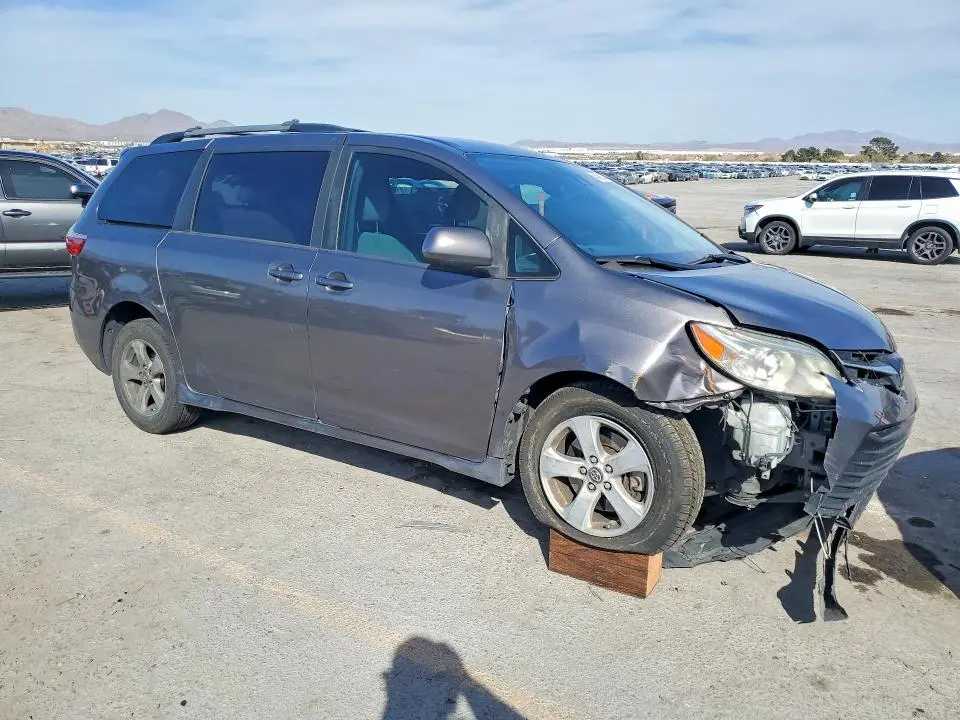 2019 TOYOTA SIENNA LE 8-PASSENGER  