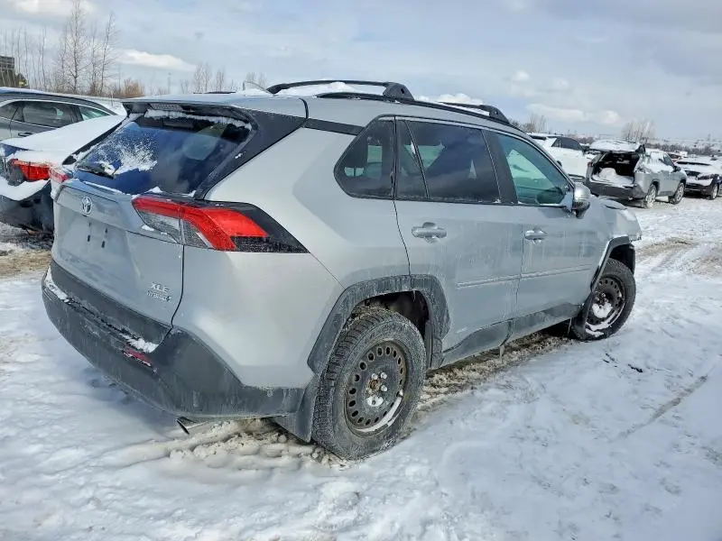2022 TOYOTA RAV4 XLE  
