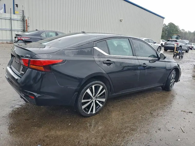 2021 NISSAN ALTIMA SR  