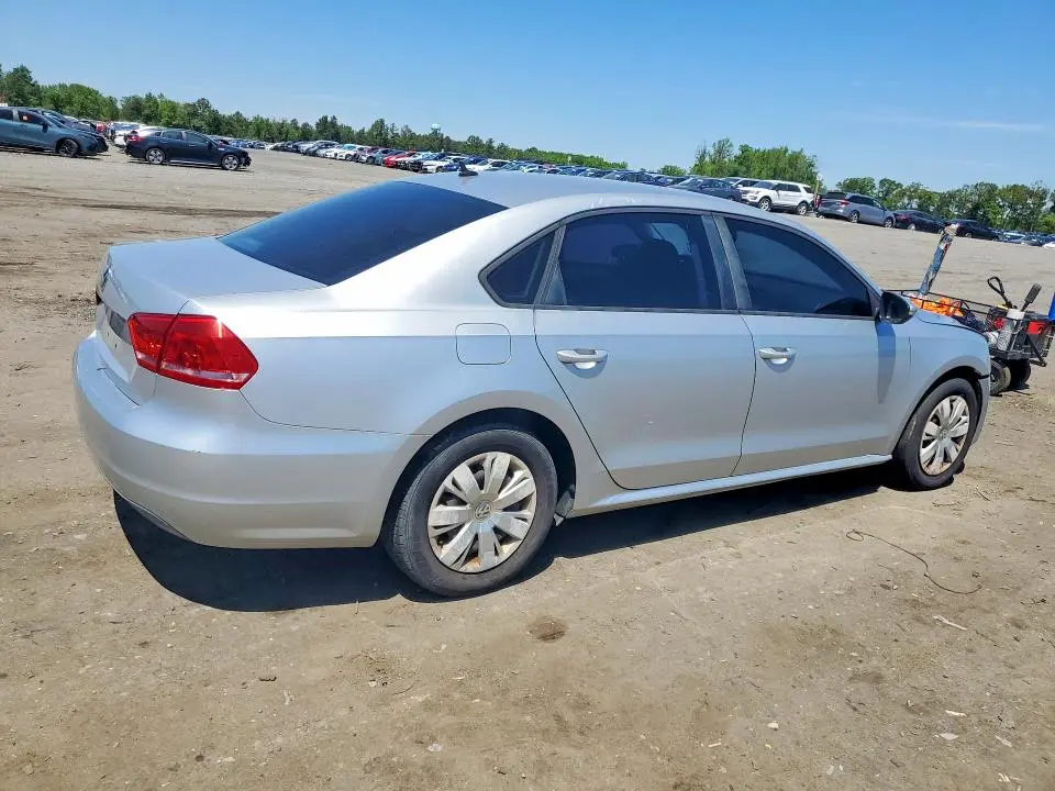 2012 VOLKSWAGEN PASSAT S  