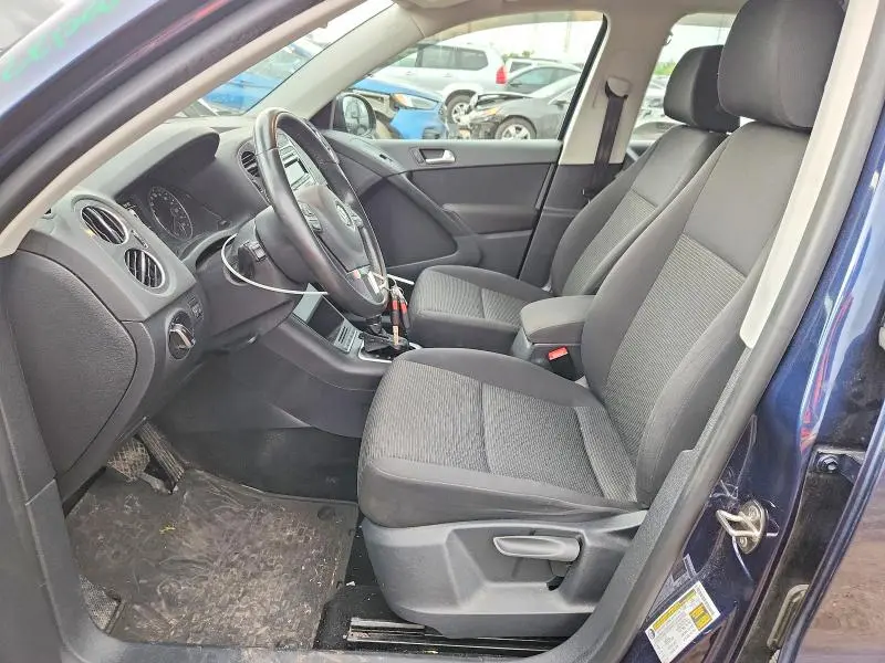 2013 VOLKSWAGEN TIGUAN S  