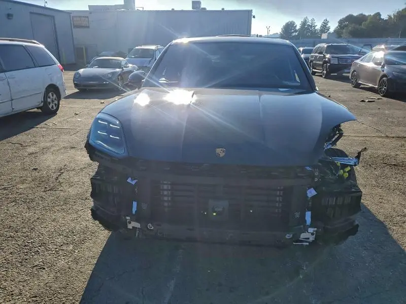 2025 PORSCHE CAYENNE SE HYBRID  