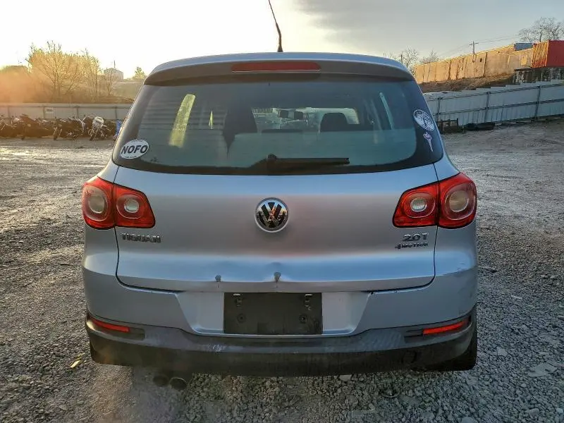 2010 VOLKSWAGEN TIGUAN SE  