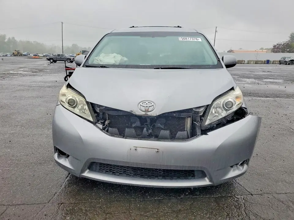 2015 TOYOTA SIENNA LE  