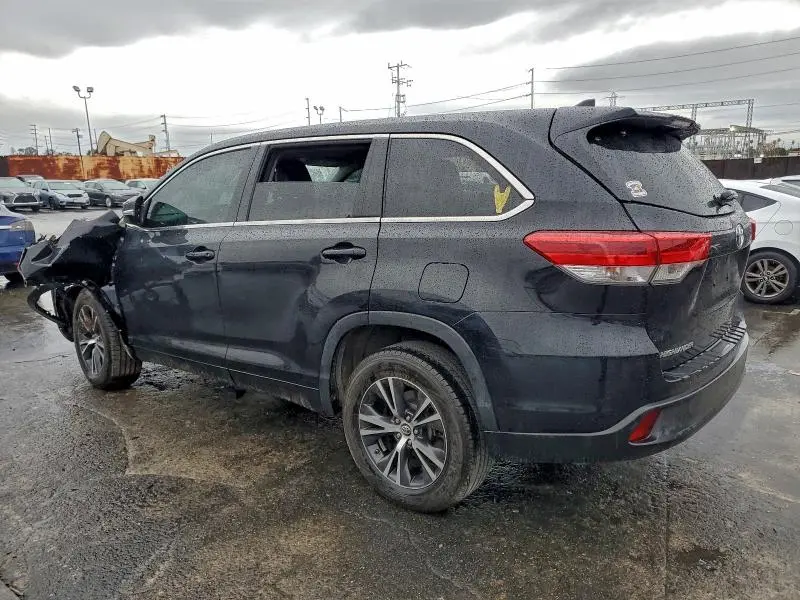 2018 TOYOTA HIGHLANDER LE  