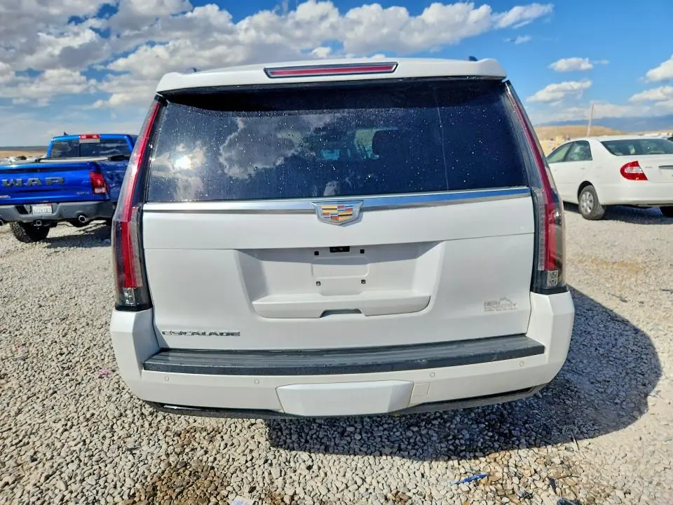 2017 CADILLAC ESCALADE LUXURY  