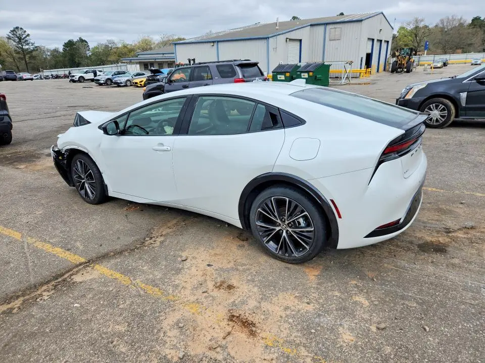 2025 TOYOTA PRIUS XLE  