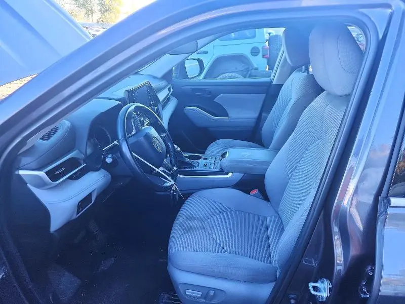2021 TOYOTA HIGHLANDER LE  