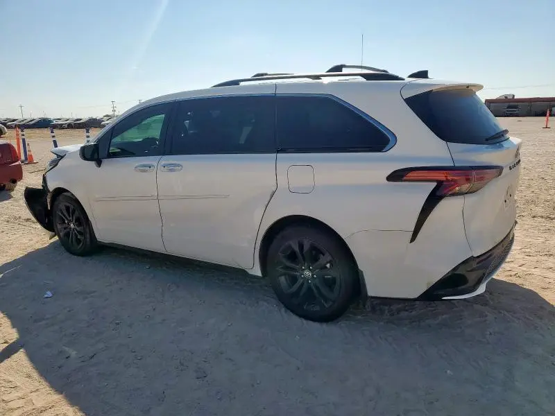 2022 TOYOTA SIENNA XSE  