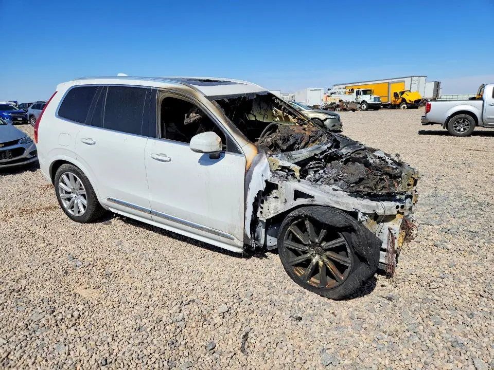 2016 VOLVO XC90 T6  
