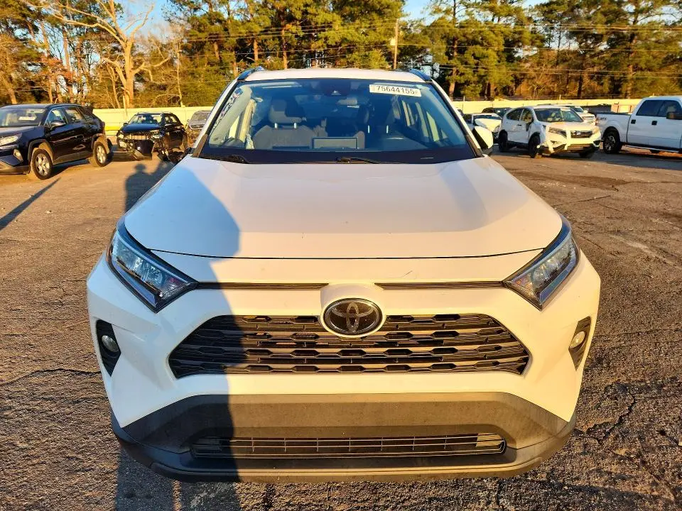 2020 TOYOTA RAV4 XLE  