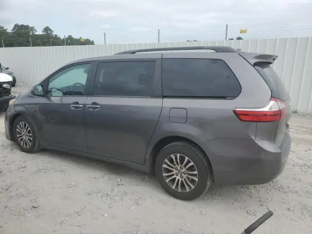 2019 TOYOTA SIENNA XLE  