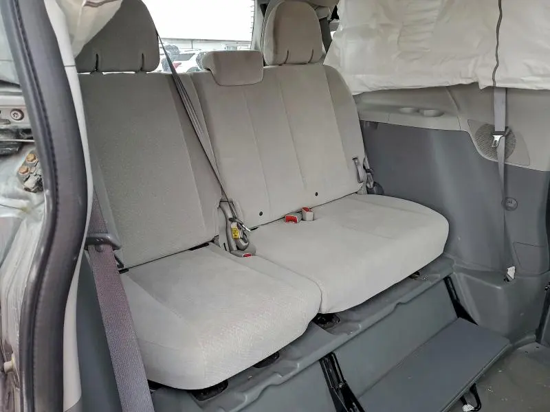 2013 TOYOTA SIENNA LE  