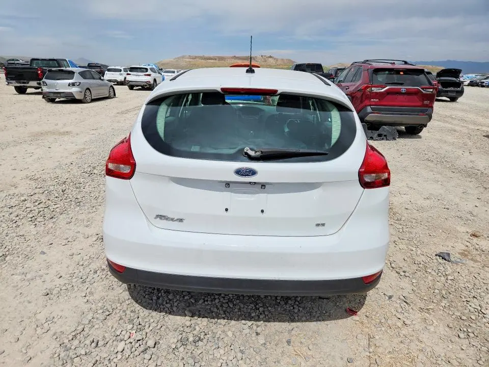 2015 FORD FOCUS SE  