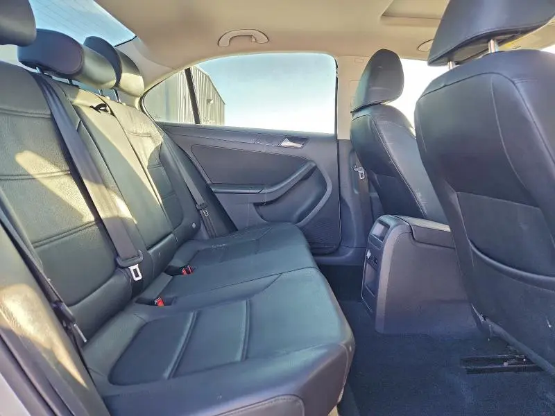 2012 VOLKSWAGEN JETTA SE  