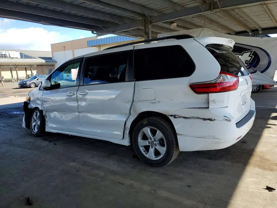 2019 TOYOTA SIENNA LE  