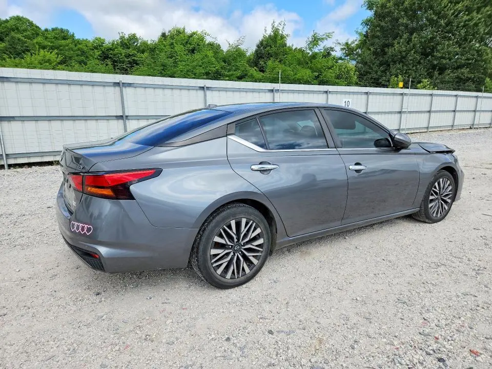 2023 NISSAN ALTIMA SV  