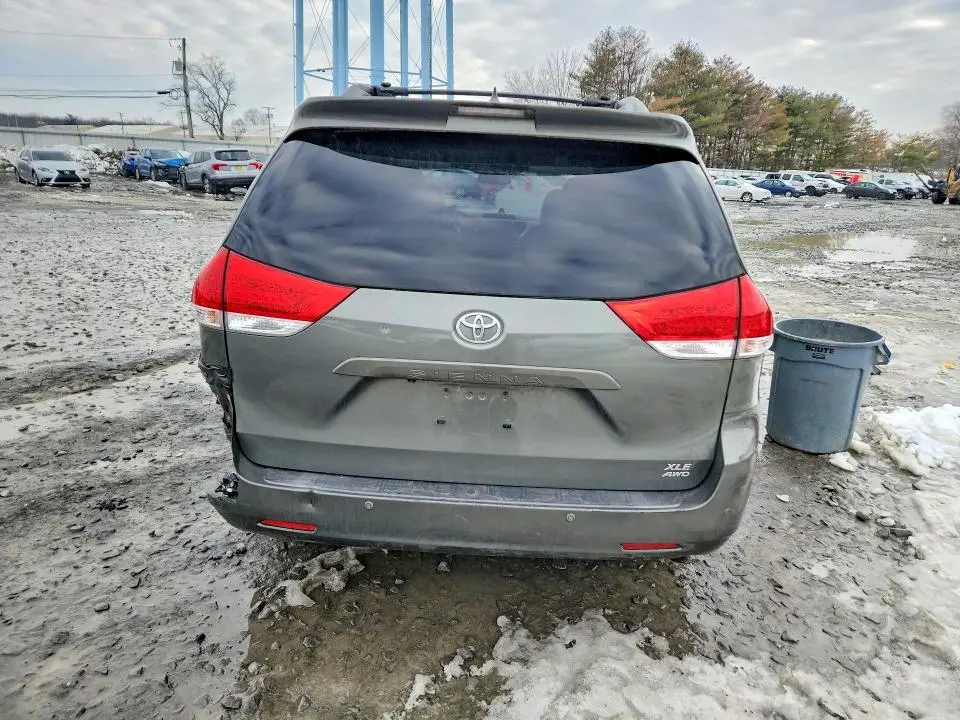 2011 TOYOTA SIENNA XLE 7-PASSENGER  