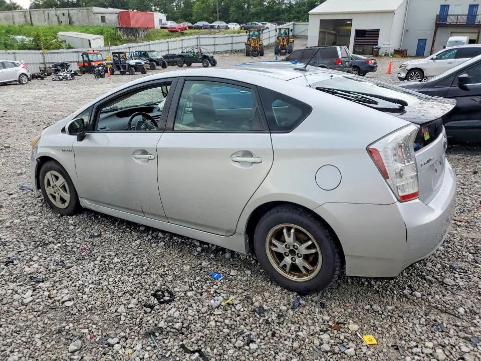 2011 TOYOTA PRIUS THREE  