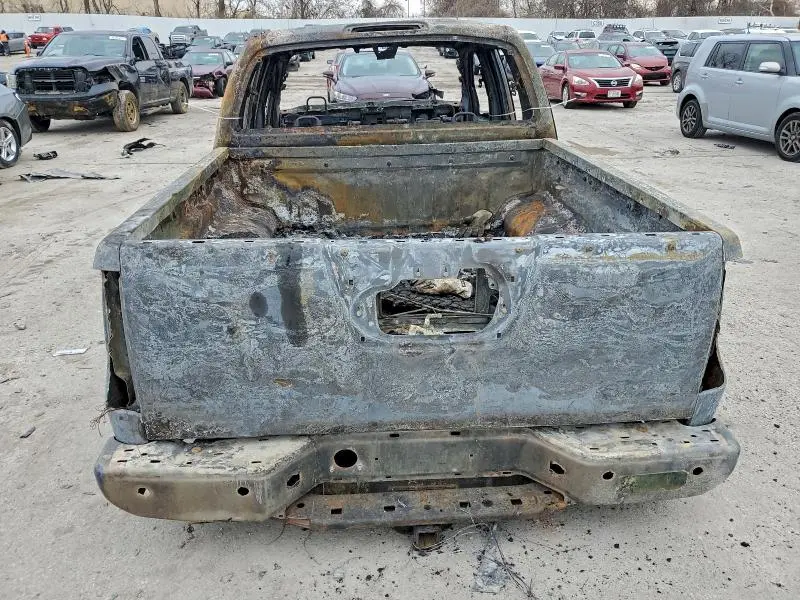 2015 NISSAN FRONTIER S  