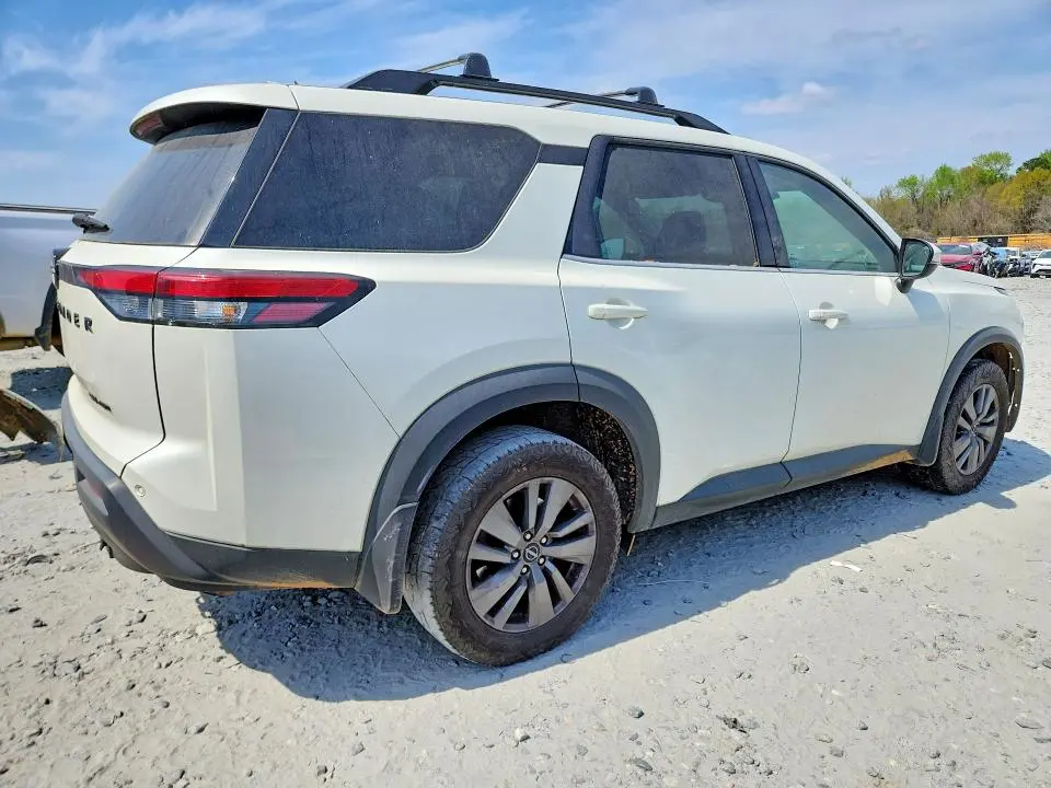 2022 NISSAN PATHFINDER SV  