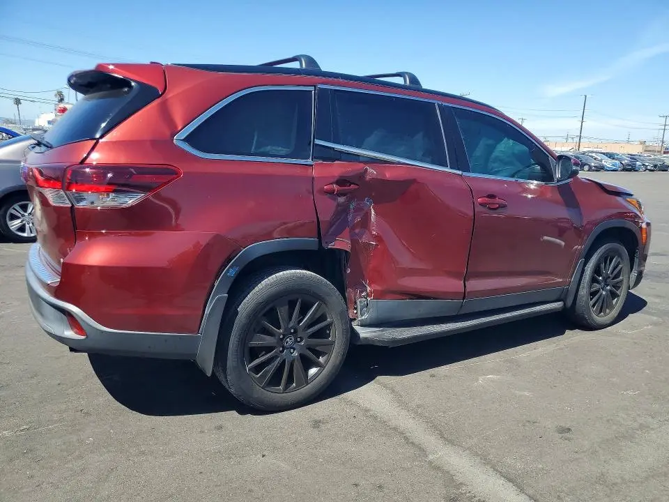2019 TOYOTA HIGHLANDER SE  