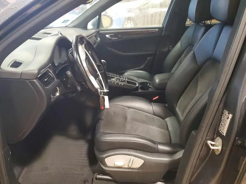 2018 PORSCHE MACAN   