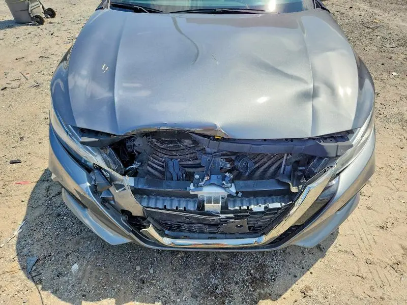 2021 NISSAN ALTIMA SR  