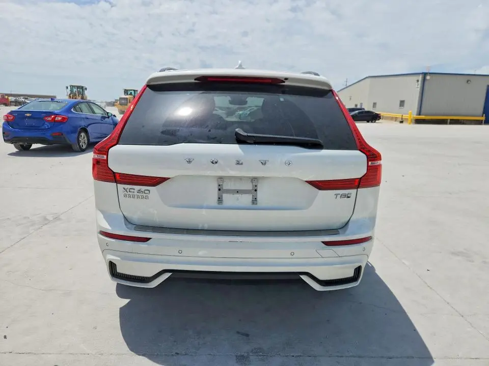 2025 VOLVO XC60 PLUS  