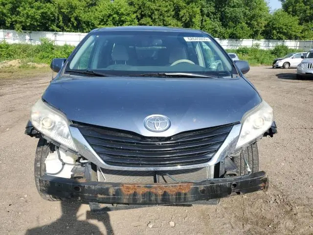 2014 TOYOTA SIENNA LE  