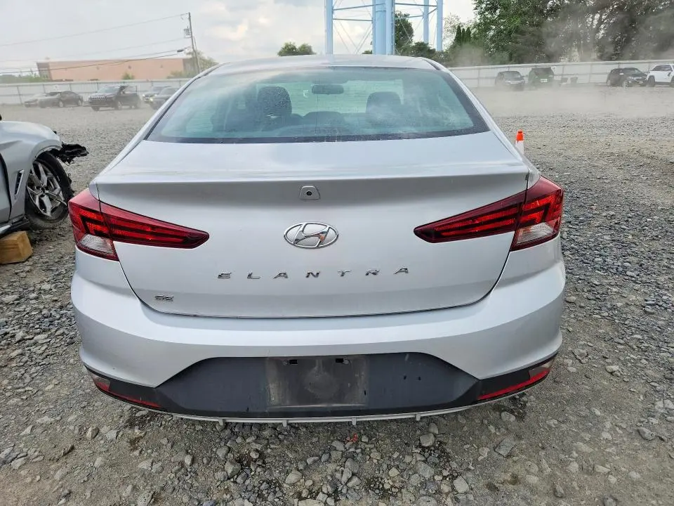 2019 HYUNDAI ELANTRA SE  