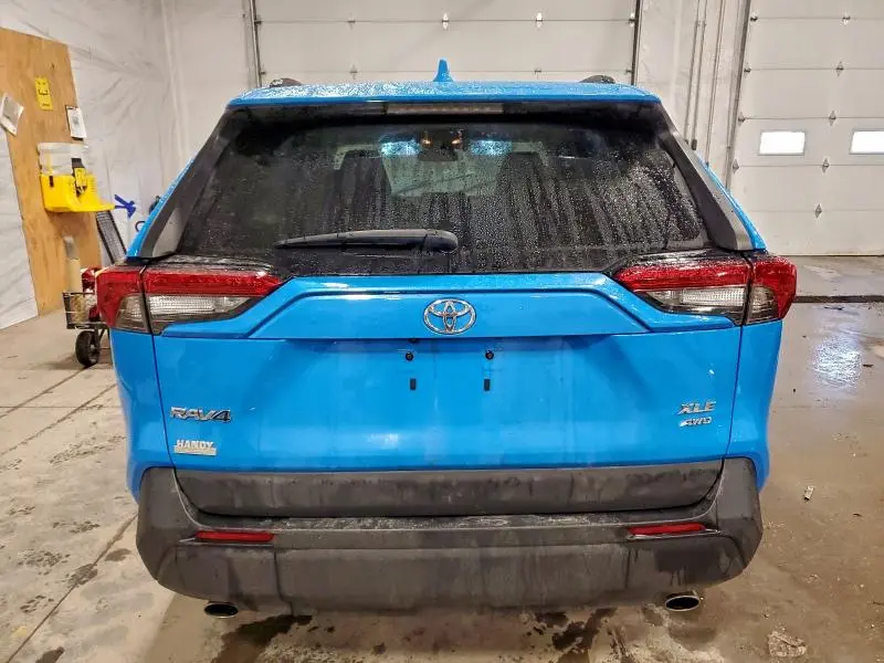 2021 TOYOTA RAV4 XLE  