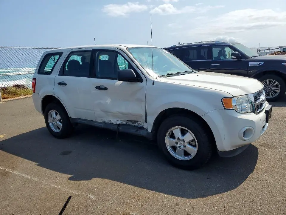 2011 FORD ESCAPE XLS  