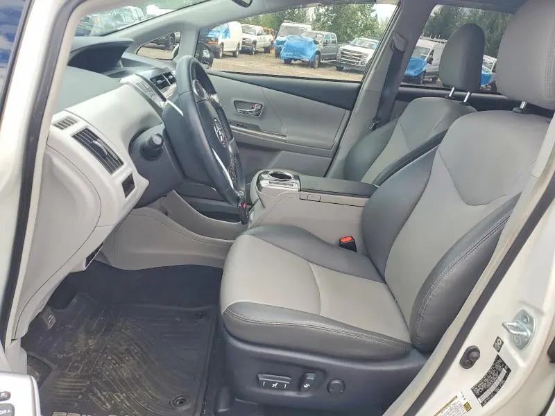 2017 TOYOTA PRIUS V FIVE  