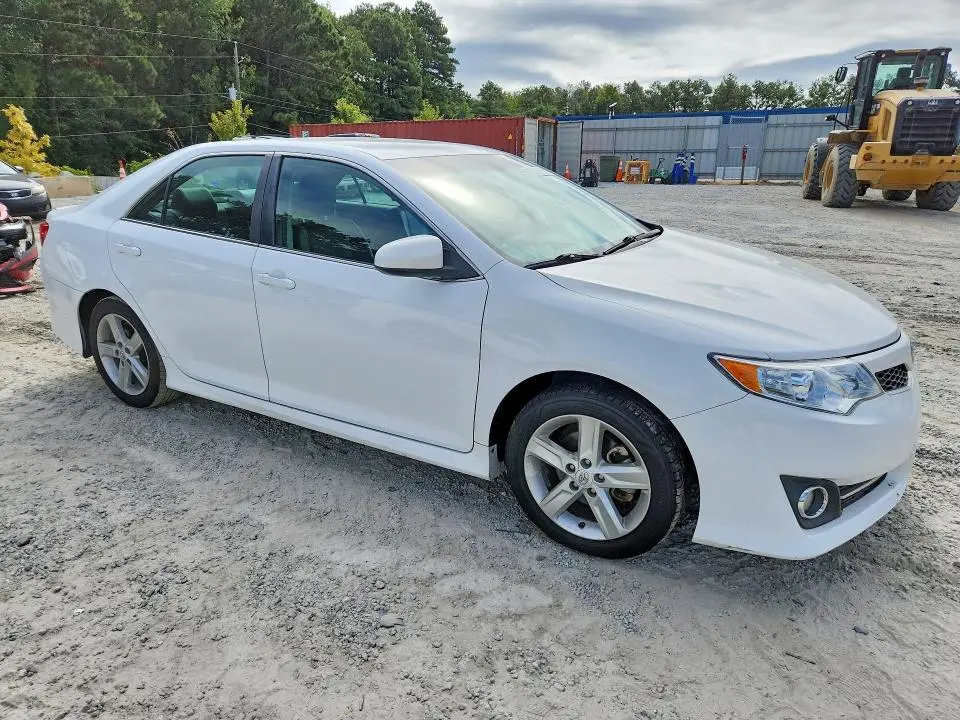 2014 TOYOTA CAMRY SE  